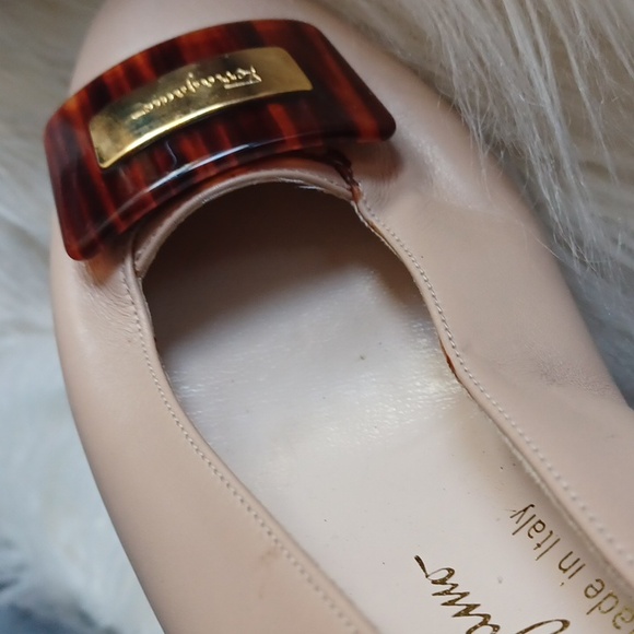 Vintage Salvatore Ferragamo Beige Leather Pumps - Picture 11 of 16